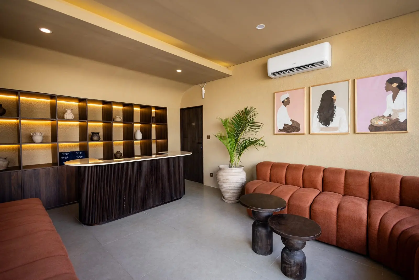 SISI reception desk and lounge