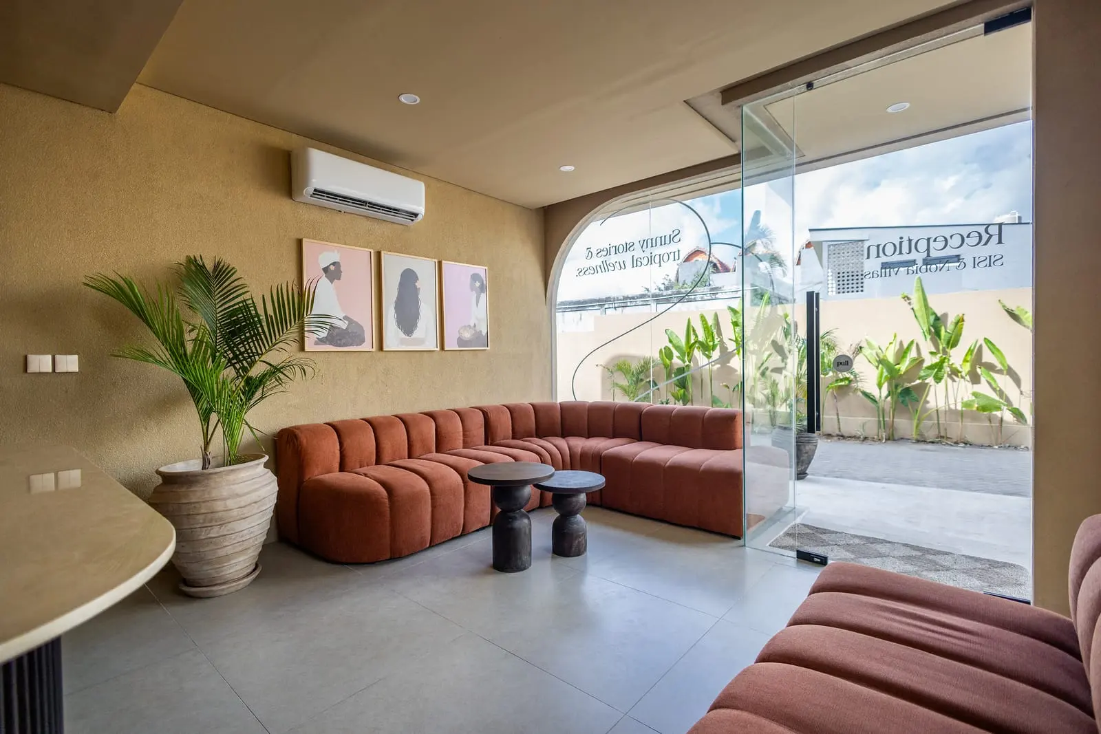 SISI front office and lounge
